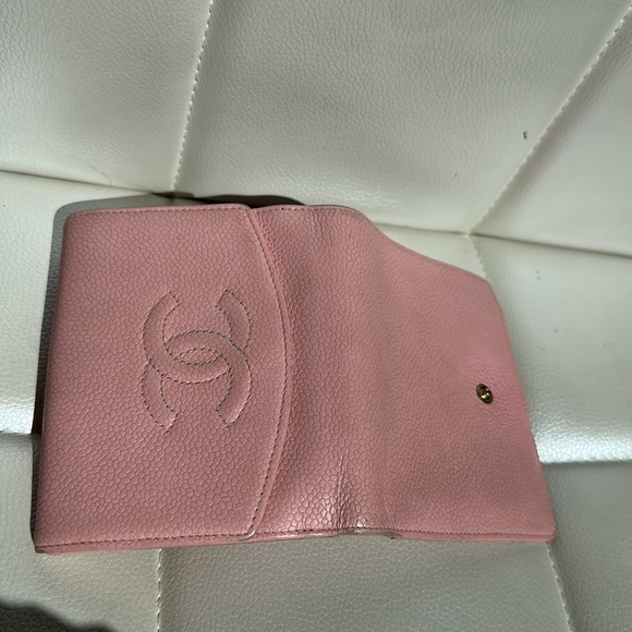 Chanel pink caviar compact wallet - Picture 4 of 11
